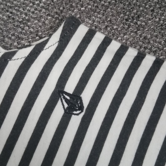 Volcom top - Picture 4 of 4